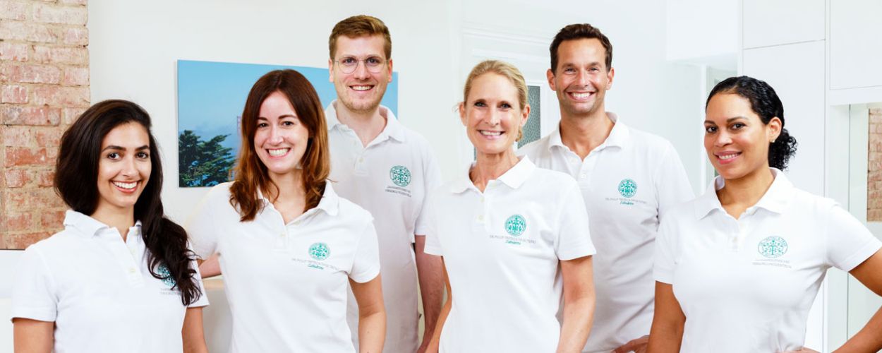 Team der Zahnarztpraxis Dr. Tretau im Quartier 21